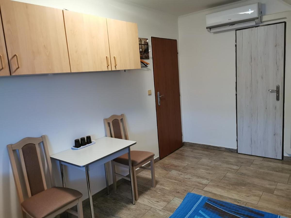 Restaurace a penzion u Jessyho Perná Esterno foto