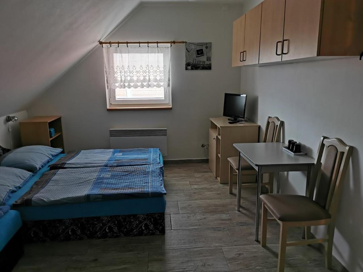 Restaurace a penzion u Jessyho Perná Esterno foto